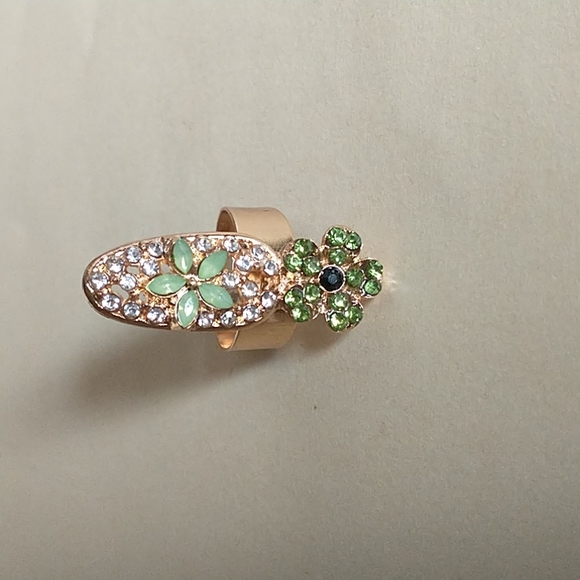 Nail Ring Green/Gold Crystal! - Picture 3 of 6
